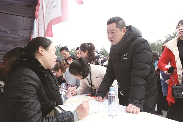 镇江大港新区招聘动态更新，最新职位及产业影响分析